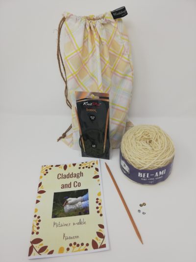 Kit pour tricoter les mitaines Kaouenn couleur écru naturelle