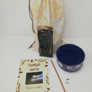Kit pour tricoter les mitaines Kaouenn couleur bleu marine